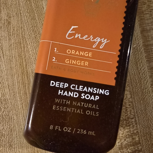 Bath & Body Works Aromatherapy Energy orange & ginger deep cleansing hand soap - Picture 2 of 7
